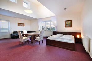 Caja de seguridad en la habitación, escritorio y cortinas blackout 