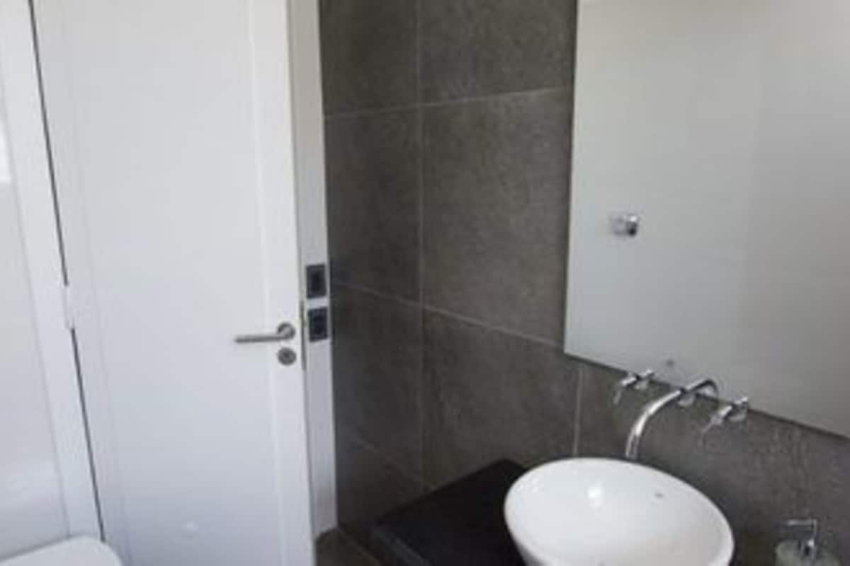 free toiletries, hair dryer