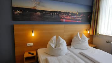 Standard Double or Twin Room, 2 Twin Beds, Garden View | Desk, blackout drapes, soundproofing, iron/ironing board