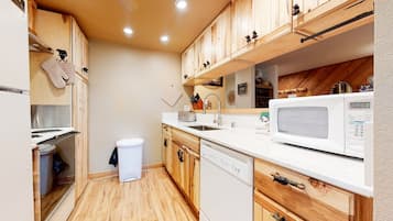 Condo, 1 Bedroom | Private kitchen | Fridge, microwave, oven, dishwasher