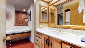 Condo, 1 Bedroom | Bathroom | Hair dryer, towels, shampoo