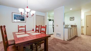 Condo, 1 Bedroom | Private kitchen | Fridge, microwave, oven, coffee/tea maker