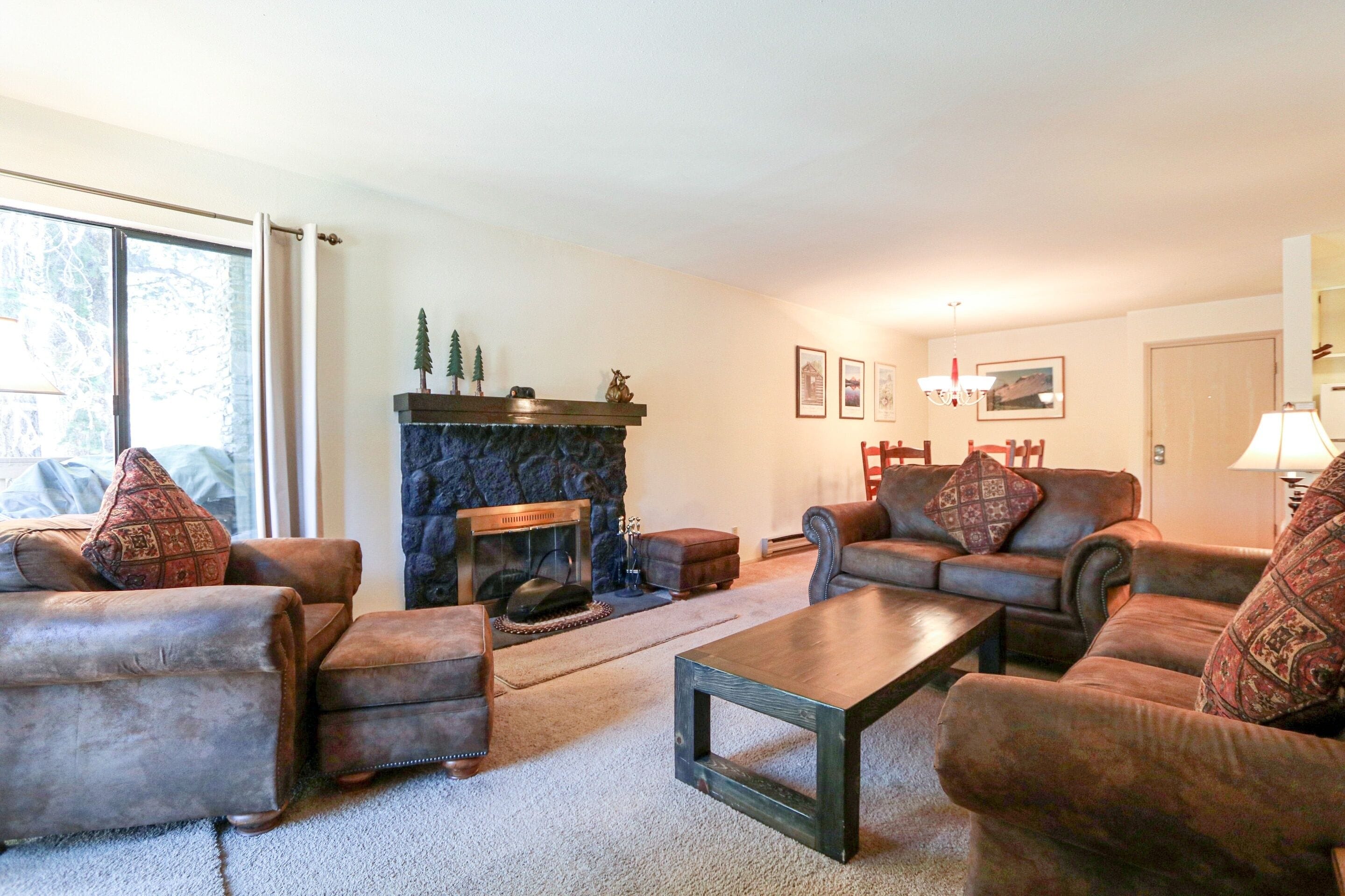 Condo, 1 Bedroom | Living room