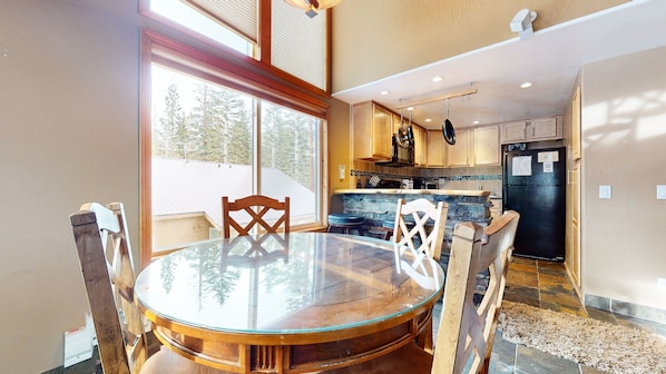 Condo, 1 Bedroom | Dining - Val D'Isere (Mammoth Lakes)