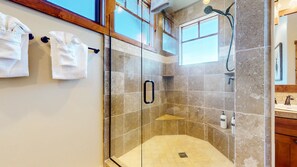 Ferienhaus, 4 Schlafzimmer | Badezimmer | Handtücher, Shampoo