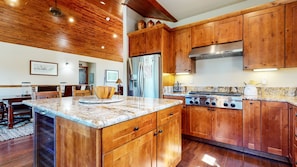 Casa, 4 habitaciones | Cocina privada | Refrigerador, microondas, horno y lavavajillas