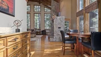 House, 4 Bedrooms | Private kitchen | Fridge, microwave, oven, dishwasher