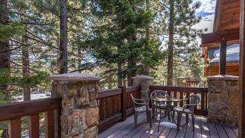 House, 4 Bedrooms | Balcony