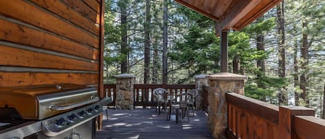 House, 4 Bedrooms | Balcony