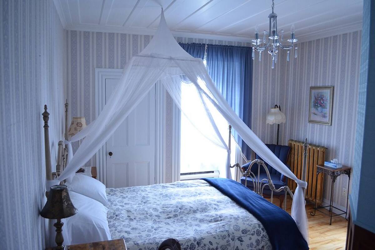 Deluxe-Zimmer, 1 Queen-Bett, Meerblick (La Romantique, La Baker, La Serre) | 1 Schlafzimmer, Zimmersafe, Schreibtisch, kostenloses WLAN