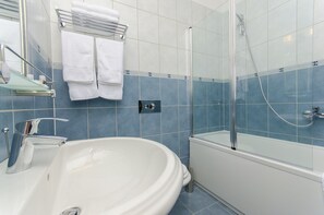 Shower, free toiletries, hair dryer, towels - Palma Rooms B&B (Split)