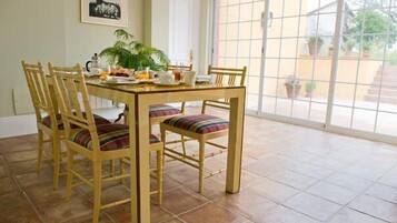 Daily full breakfast (EUR 7 per person)