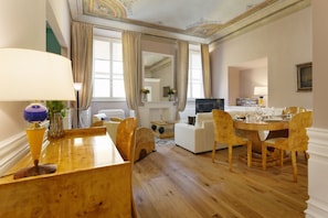Egyptian cotton sheets, premium bedding, down comforters - La Maison du Sage (Florence)