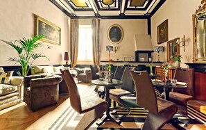 Lobby-Lounge