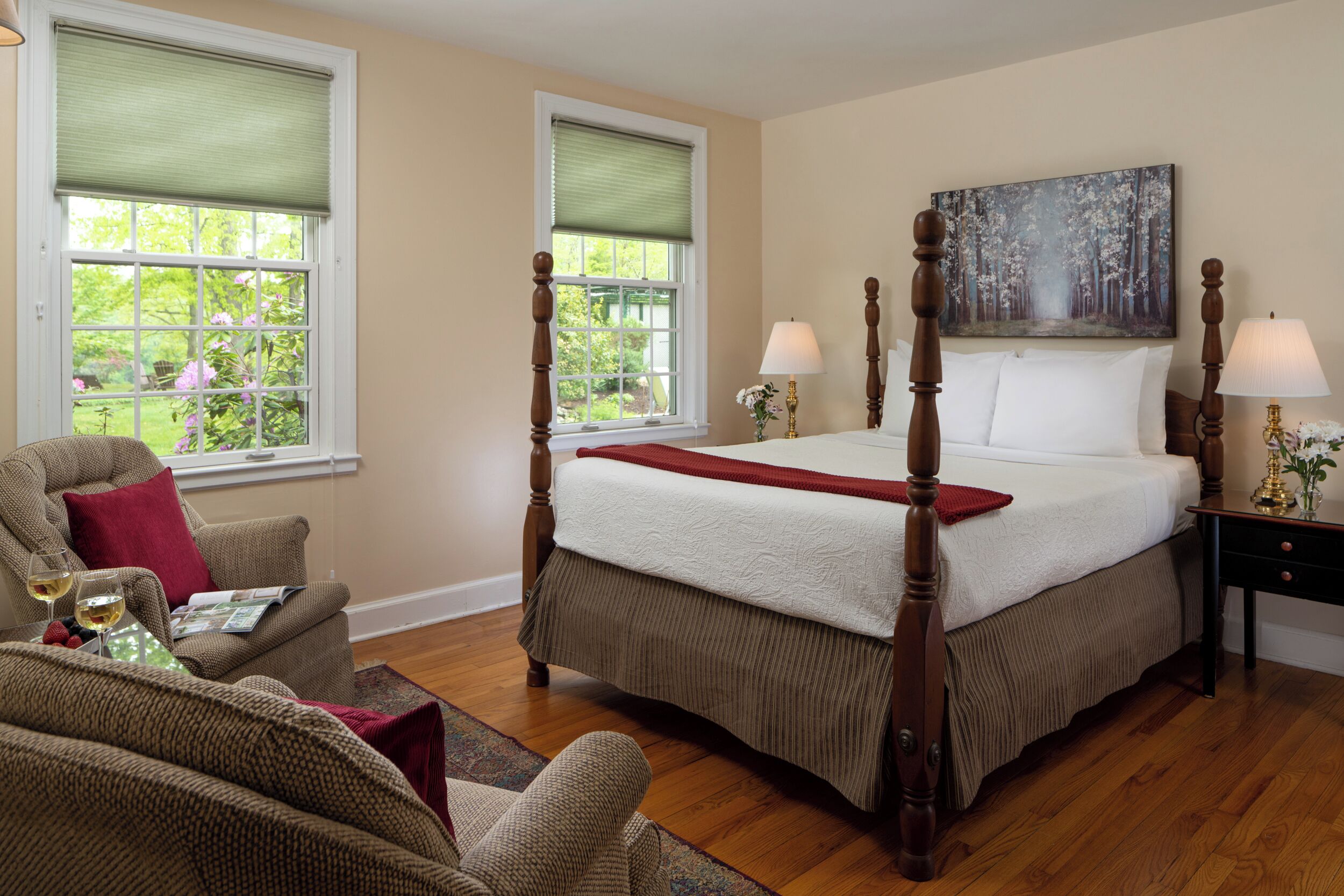 Habitación doble, 1 cama Queen size, vista al jardín (Dogwood Room) | Ropa de cama hipoalergénica y tabla de planchar con plancha 