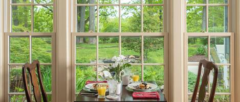 Petit déjeuner complet compris tous les jours