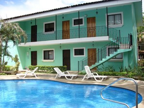 Outdoor pool - Green Forest of Coco Beach Studios (Sardinal)