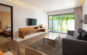 Deluxe Spa Pool Suite | Minibar, caja fuerte, escritorio y espacio para trabajar con un portátil