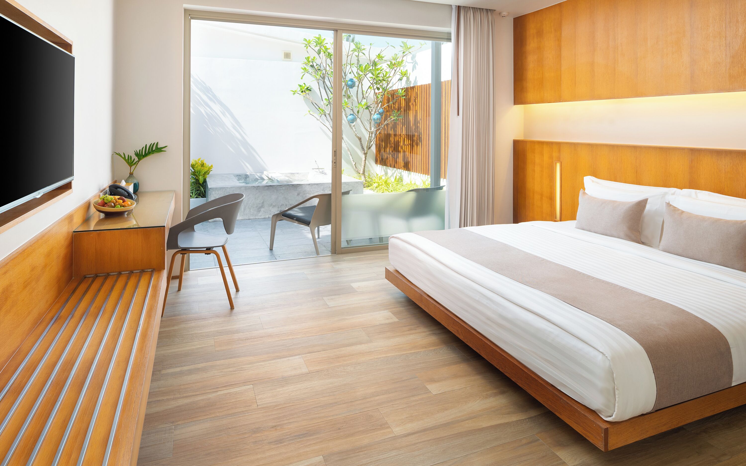 Junior Spa Bath Villa | Minibar, coffres-forts dans les chambres, bureau