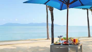 Daily buffet breakfast for a fee