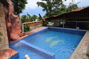 2 piscinas externas