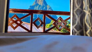 A balcony with a view of a mountain and ocean. - Sea Piton View Apartment (Soufrière)