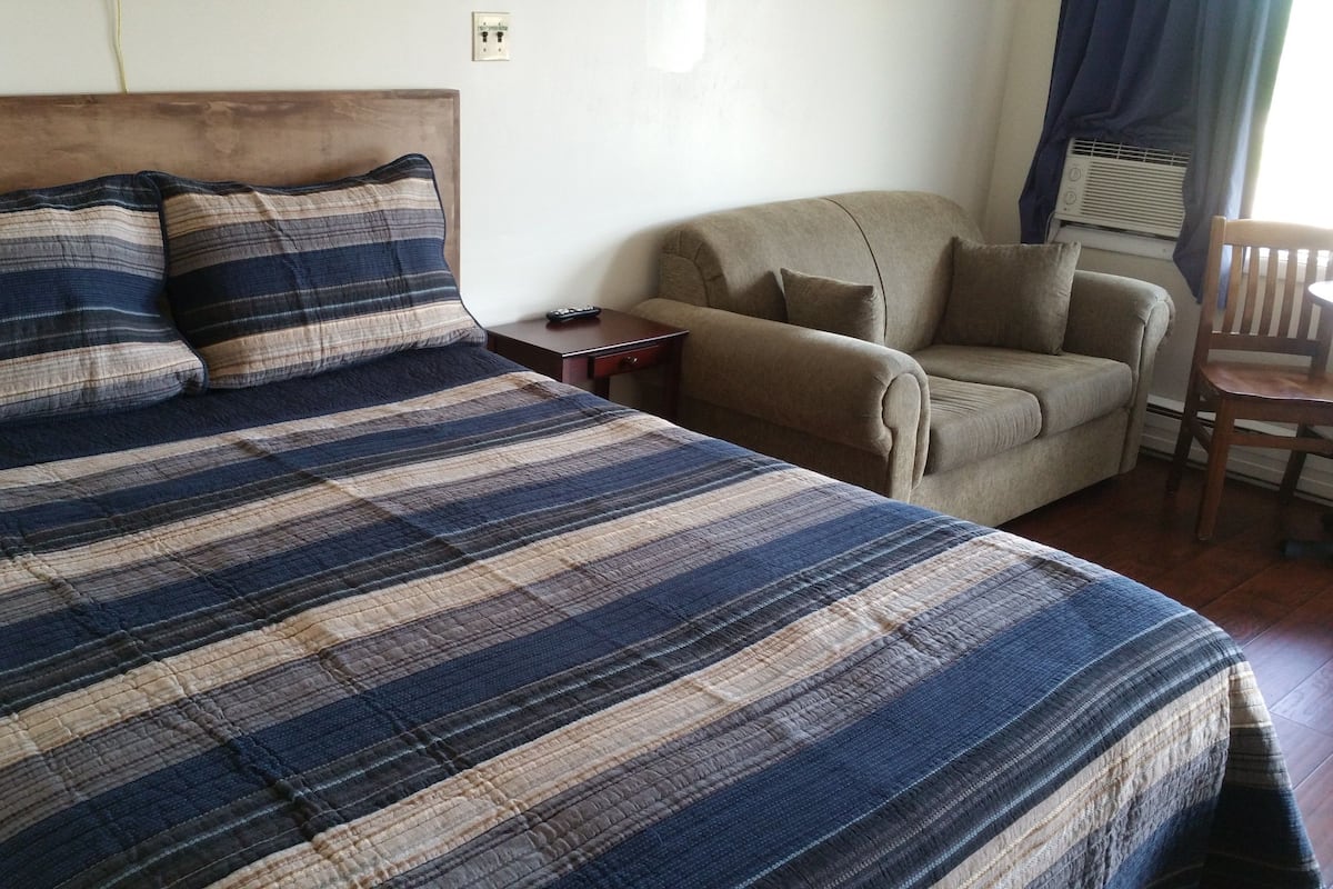 Room, 1 King Bed, Non Smoking