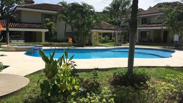 2 outdoor pools