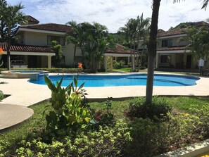 2 outdoor pools