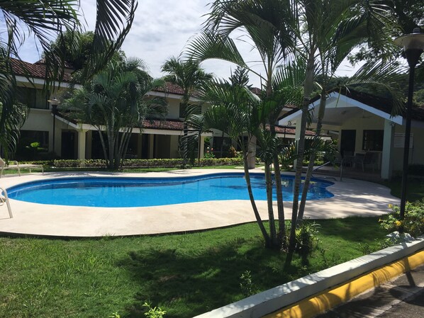 2 outdoor pools