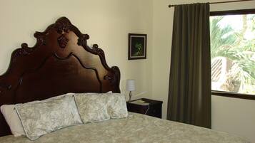 1 bedroom, in-room safe, iron/ironing board, free WiFi