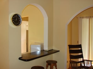 Refrigerador, microondas, cafetera/tetera