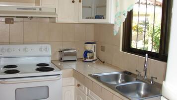 Dapur pribadi | Lemari es, microwave, dan mesin pembuat kopi/teh