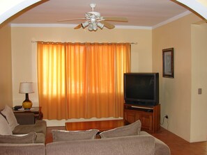 Living room | Flat-screen TV - Valle del Sol (Sardinal)