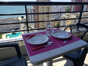 Outdoor dining - Flats Praia Mansa (Fortaleza)