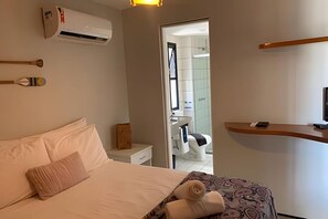 Individually decorated, desk, blackout curtains - Flats Praia Mansa (Fortaleza)