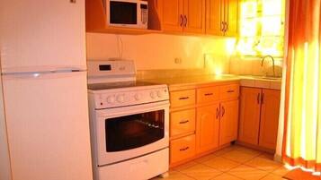 Villa Riviera B No 09 | Eigene Küche | Kühlschrank, Mikrowelle, Wasserkocher mit Kaffee-/Teezubehör