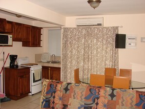 Villa Riviera C No 09  | In-room dining - Villa Riviera (Sardinal)