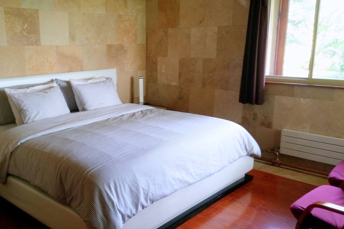 特色單人房, 1 張特大雙人床, 露台 | 書桌、免費 Wi-Fi