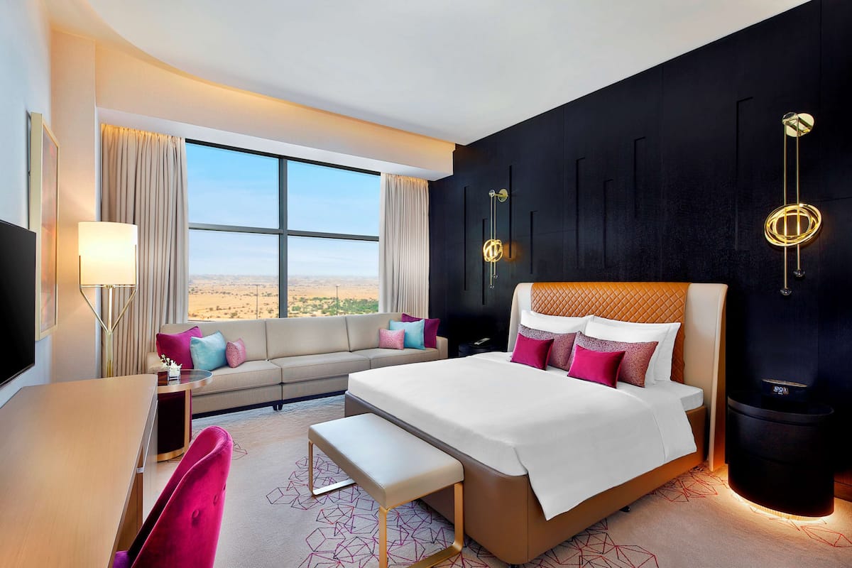 Hypo-allergenic bedding, minibar, in-room safe, desk