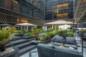 4 ห้องอาหาร, บริการอาหารเช้า อาหารกลางวัน อาหารเย็น, อาหารนานาชาติ