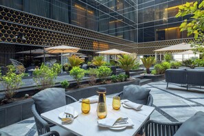 4 restaurants, breakfast, lunch, dinner served; international cuisine - AlRayyan Hotel Doha, Curio Collection by Hilton (Al Rayyan)