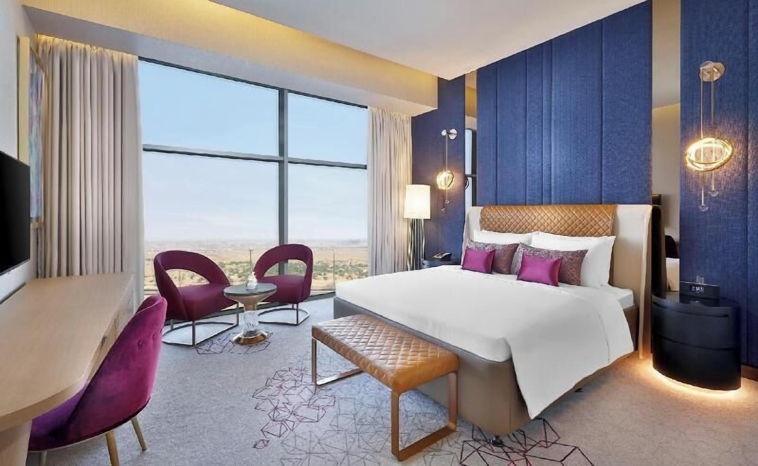 Hypo-allergenic bedding, minibar, in-room safe, desk