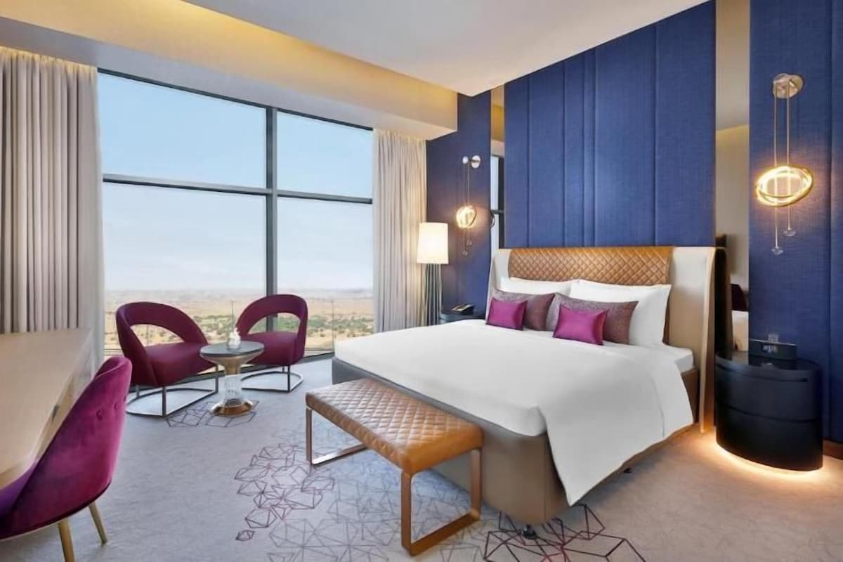 Hypo-allergenic bedding, minibar, in-room safe, desk