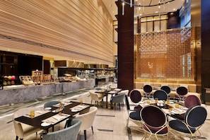 4 Restaurants, Frühstück, Mittagessen, Abendessen, internationale Küche