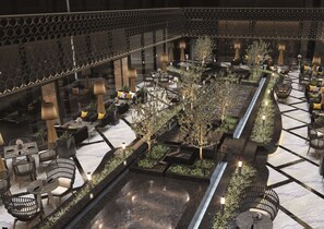 4 間餐廳；供應早餐、午餐、晚餐和早午餐