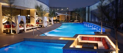 3 outdoor pools, open 7:00 AM to 7:00 PM, pool umbrellas, pool loungers