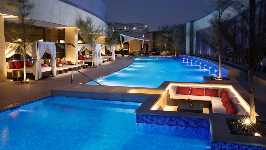 AlRayyan Hotel Doha, Curio Collection by Hilton