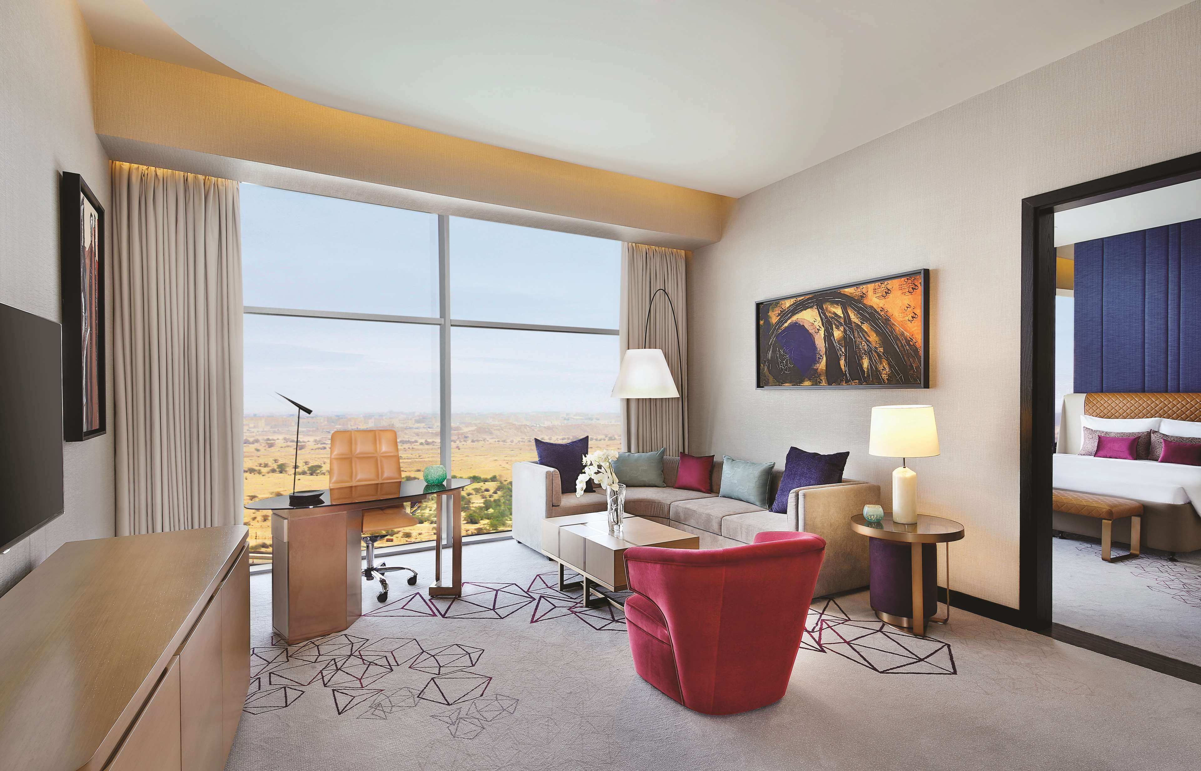 executive suite, 1 king bed | hypo-allergenic bedding, minibar, in-room safe, desk