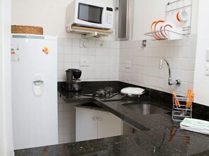 Apartment, Balcony | Private kitchen | Fridge, microwave, stovetop, coffee/tea maker - Apartamento Mossoró (Rio de Janeiro)